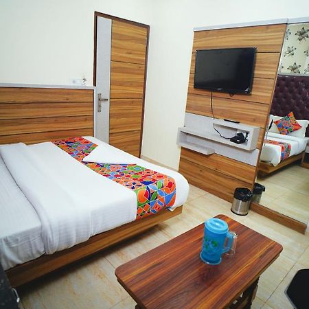 Hotel Delhi Darshan Deluxe-By Rsl Hospitality Neu-Delhi Exterior foto