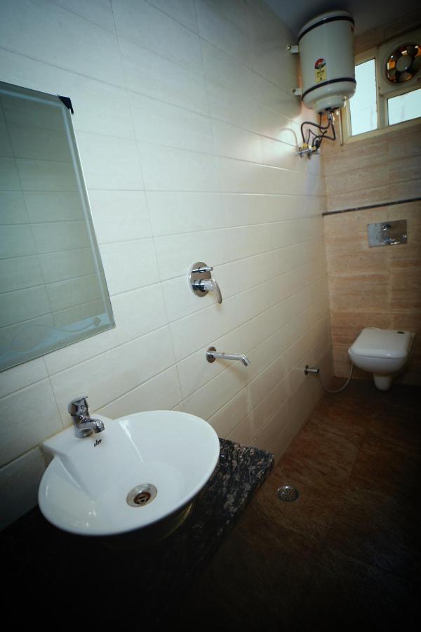 Hotel Delhi Darshan Deluxe-By Rsl Hospitality Neu-Delhi Exterior foto